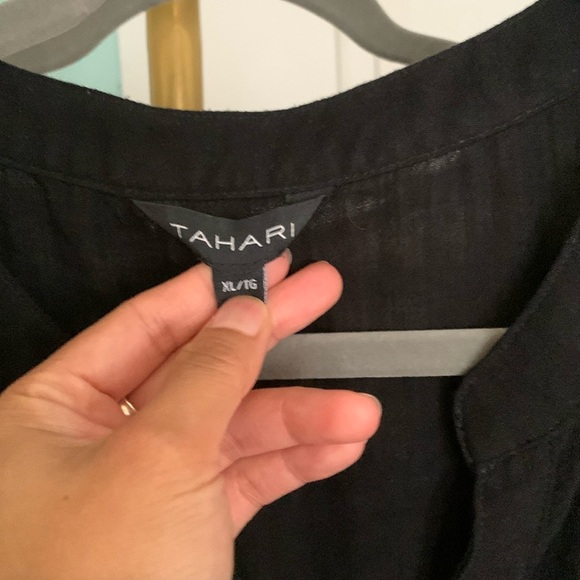 Tahari Gauze Black Short Sleeve Button Up XL - Picture 1 of 1